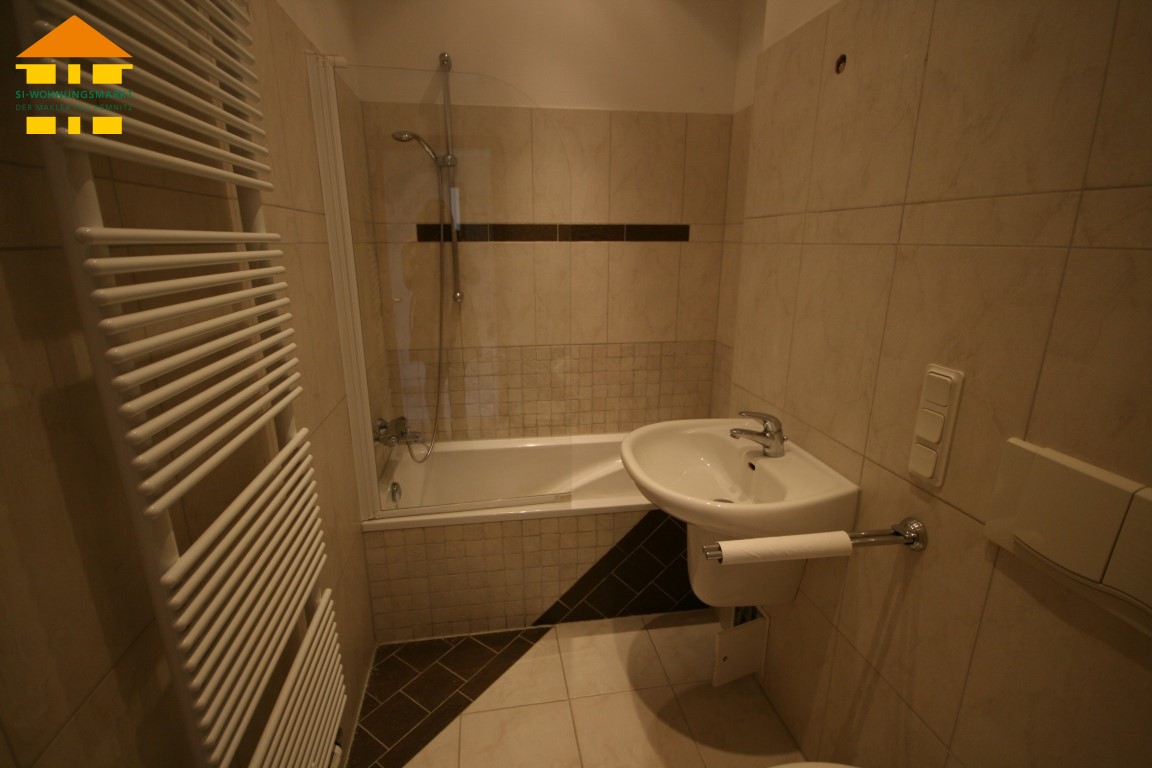 attr. gefliestes Badezimmer...